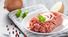 Kaufland sťahuje z pultov mleté hovädzie mäso. Môže obsahovať kúsky plastu