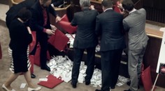 Zmrazovanie platov! Hrozí, že politikom budeme vyplácať milióny eur za niekoľko rokov dozadu