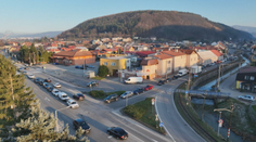 Kolóny áut a neochota vodičov niekoho pustiť. Už 20 rokov sa volá po riešení problémovej križovatky