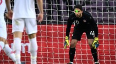 VIDEO: Tuniský brankár simuloval zranenie, aby sa spoluhráči mohli najesť