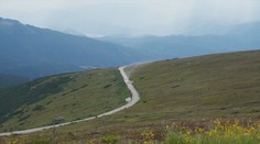 Na ceste na Kráľovu hoľu pribudol asfaltový koberec. Nedočkaví cyklisti však musia ešte vydržať