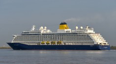 Výletná loď sa pri Francúzsku dostala do búrky. Približne 100 pasažierov utrpelo zranenia