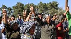 Švédsky reťazec H&M vyvolal nevôľu Kurdov: Inšpiroval sa ich uniformou