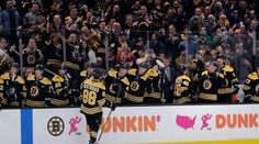 VIDEO-NHL: Pastrňák zničil Montreal hetrikom, naháňačka o kráľa strelcov pokračuje