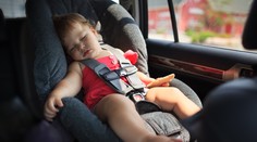 Ďalší tragický prípad zabudnutého dieťaťa v rozpálenom aute. Otec chlapca zamkol a šiel na nákup