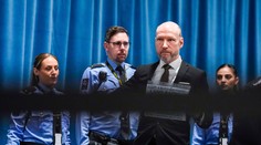 Na svedomí má 77 obetí. Masový vrah Breivik opäť žiada o predčasné prepustenie