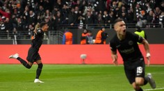 Barcelona remizovala v prvom štvrťfinále Európskej ligy, v troch dueloch sa zrodil rovnaký výsledok