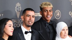 Zlatá lopta nie je v dobrých rukách. Otec Lamina Yamala cíti krivdu: Môj syn je zďaleka najlepší