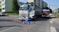 Tragická dopravná nehoda: Vodič kamiónu zrazil na priechode dôchodkyňu, tá zraneniam podľahla
