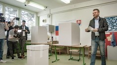 Slovensko si zvolilo nových europoslancov. Očakáva sa tradične nízka účasť