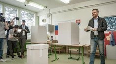 Slovensko si zvolilo nových europoslancov. Očakáva sa tradične nízka účasť
