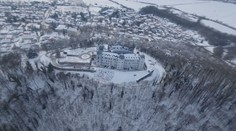 Nádhera, kam len oko dovidí. Preleteli sme nad zasneženým Slovenskom