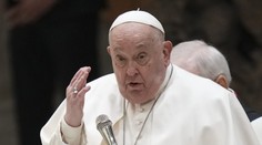 Pápež je stále v kritickom stave. Zlyhávajúce obličky môžu spôsobiť život ohrozujúcu sepsu