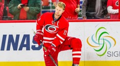 VIDEO: Hurricanes vyradili dres klubovej legendy. Staal bude v Caroline večný
