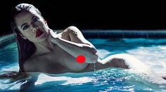 Výrazne schudla a hneď zapózovala nahá. Zadok obalila do trblietok