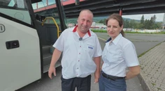 Lucia sa rozhodla nasledovať svojho manžela aj v kariére. Dvojica dnes vozí ľudí autobusmi