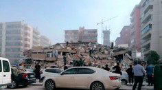 VIDEO: Grécko aj Turecko zasiahlo zemetrasenie a cunami, hlásia obete a vyše 100 zranených