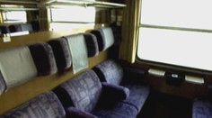 Sedemnásťročný mladík dobil a okradol v kupé mladé dievča. Stíhajú ho na slobode