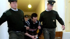 To je on! Trojnásobný vrah Peter Laduna dnes vrazil "bacharovi" rovno na súde