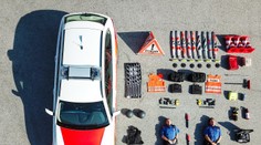 Internet žije novou výzvou: Opantala policajtov či hasičov po celom svete