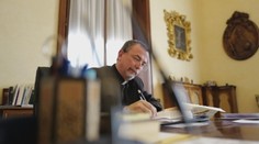 Najvyššie postavený Slovák vo Vatikáne nám ukázal, ako sa žije vo večnom meste