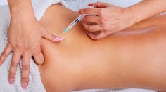 Obľúbený skrášľovací zákrok sa zmenil na nočnú moru. Žena nemôže chodiť ani rozprávať