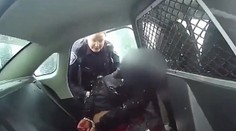 VIDEO: Kamera zachytila, ako policajt nastriekal do očí spútaného dievčatka paprikový sprej