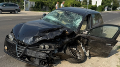 Kuriozita v Bratislave. Vodič spôsobil nehodu, odišiel a spôsobil ďalšiu