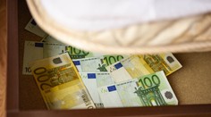 Pod "posteľou" máme ešte schovaných takmer 19 mil. slovenských bankoviek