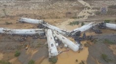 Vykoľajil sa vlak s kyselinou sírovou. Oblasť museli uzavrieť