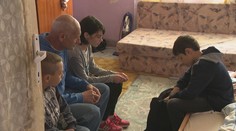 Otec siedmich detí zostal po operácii práceneschopný. Rodina žije v jednej izbe