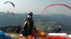 Najlepší paraglajdisti súťažia nad Donovalmi. Pravidlá sú neisté