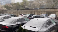 Vietor môže dosiahnuť silu orkánu. Mnohých Slovákov prekvapil aj sneh