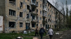 Moskva zmenila v bojoch na Ukrajine taktiku. Snažia sa vyprovokovať unáhlenú protiofenzívu, tvrdí Podoľak