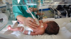 Škandál v parížskej nemocnici: Zdravotná sestra mala zneužívať novorodencov a natáčať sa pri tom