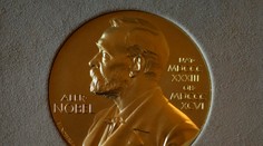 Nobelovu cenu za chémiu získali vedci za výskum týkajúci sa bielkovín