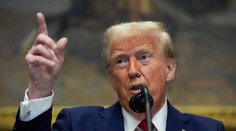 Trump nariadil nepúšťať migrantov cez hranicu s Mexikom, vyslal tam ďalších vojakov