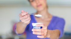 Látka bežne pridávaná do jogurtov môže škodiť črevám, ukázal výskum