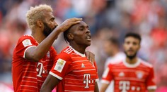 Za Bayern skóroval 17-ročný tínedžer, prispel k divokej prestrelke v Allianz Aréne. Vyhral aj Dortmund