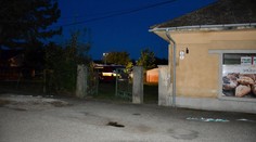 Zbil ho, dobodal, zahrnul zeminou a polial naftou. Brutálna vražda neďaleko Komárna