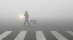 Pol miliardy Číňanov trápi katastrofálny smog, vláda zatvára továrne aj školy