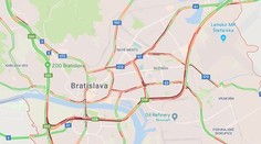 Zúfalá situácia v Bratislave! Pre viaceré nehody stáli šoféri v dlhých kolónach