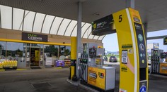 Vodiči šomrú na drahý benzín, Slovnaftu sa darí. Čistý zisk zvýšil o 30 percent na vyše pol miliardy eur