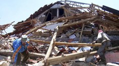 Indonéziu zasiahli dve zemetrasenia, hlásia zranených