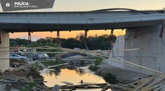 Hrozivý pád dvoch mužov z mosta pri Bratislave. Nečakane sa uvoľnila betónová časť stavby