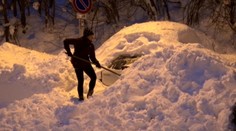 Nevídané: V Taliansku si pod snehom nevedia nájsť autá