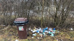 Obec na Hornej Nitre zaplavili výkaly. Spamätajte sa, vyzýva ľudí starosta