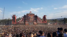 Hudobný festival sa zvrhol. Ľudia sa tam hromadne predávkovali drogami