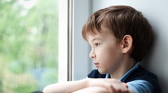 Drastický príbeh z Trnavy. Dieťa (3) našli spať v aute