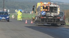 Roky po nej volali. Na severovýchode Slovenska opravujú cestu, ktorú miestni volajú aj „tankodrom“